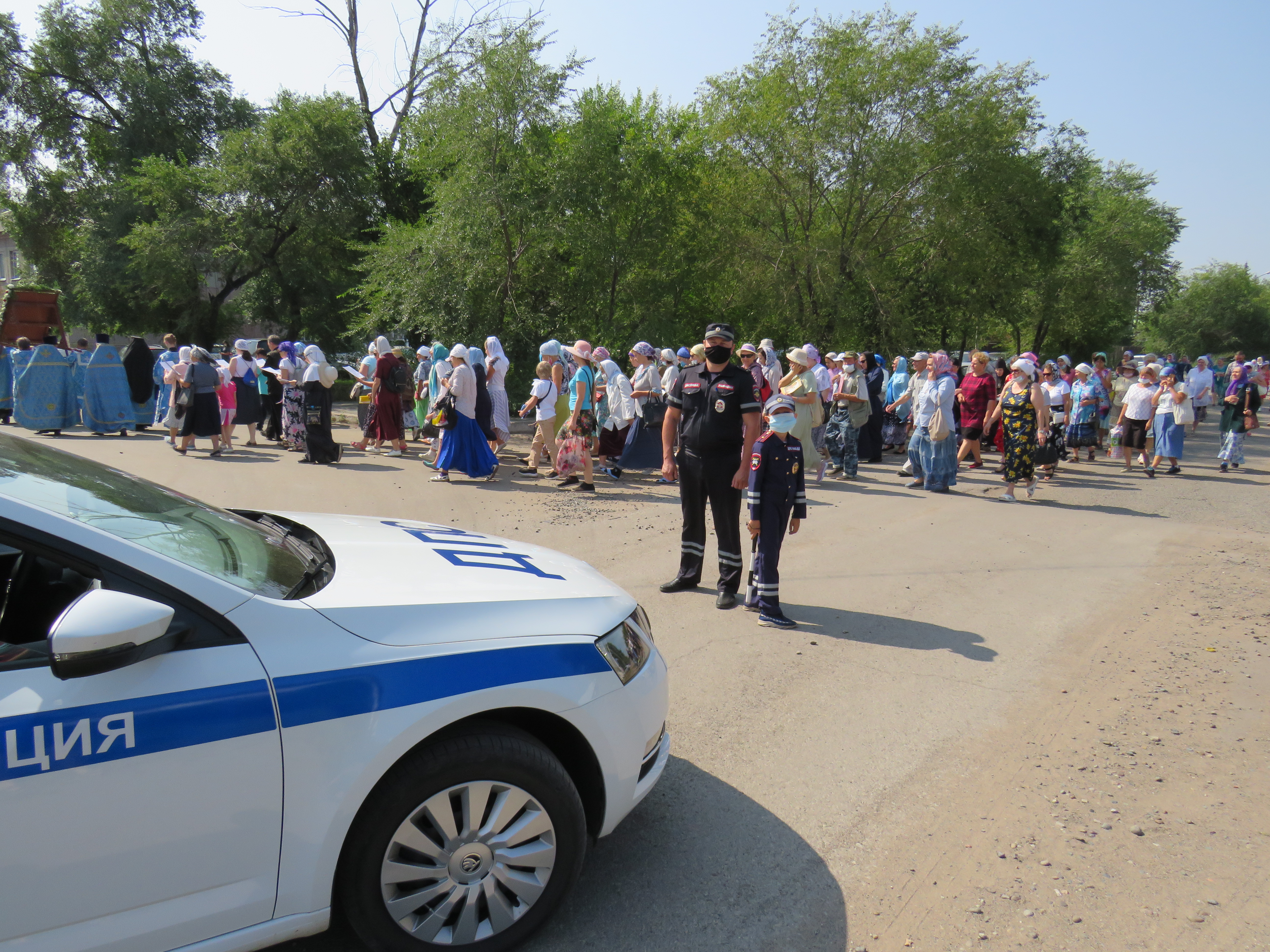 В Черногорске сотрудники полиции обеспечили охрану общественного порядка и  дорожную безопасность при проведении крестного хода - STOP-газета -  Информационный портал Для водителей и пешеходов