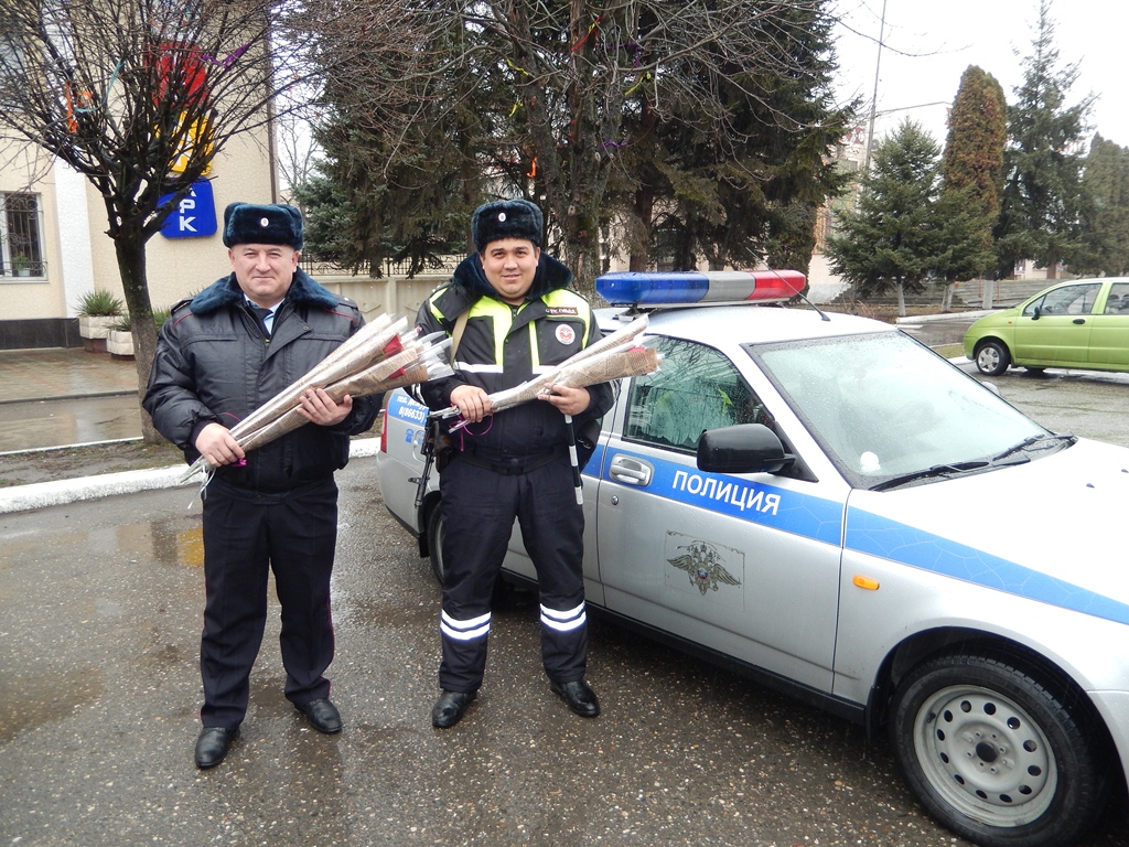 Цветочный патруль безопасности» возглавили главные автоинспекторы районов  Кабардино-Балкарии. - STOP-газета - Информационный портал Для водителей и  пешеходов