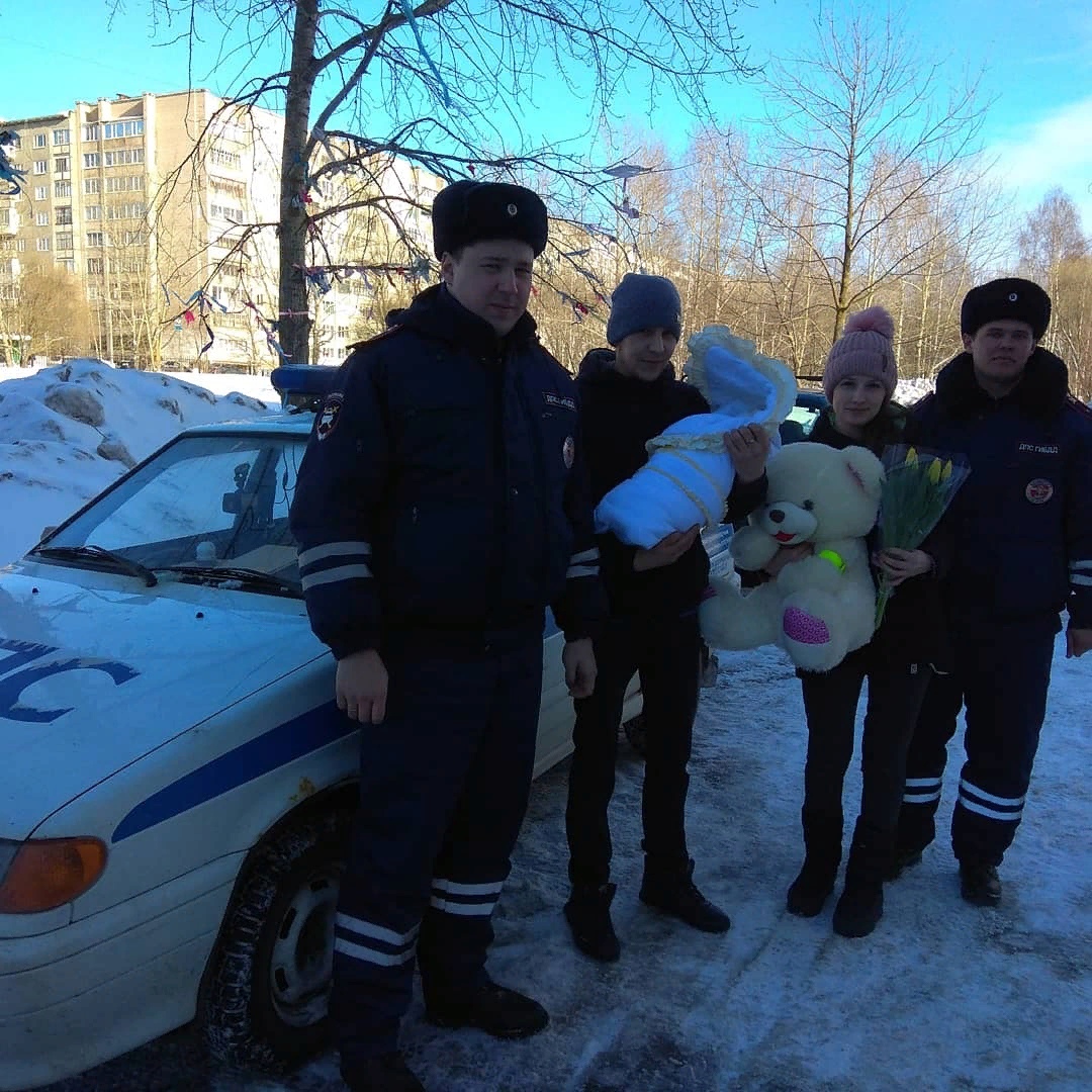 Инспекторы ГИБДД Череповецкого района сопроводили роженицу в медицинское  учреждение - STOP-газета - Информационный портал Для водителей и пешеходов