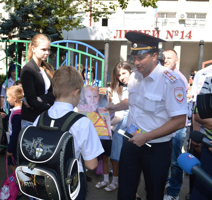 Дети сотрудника полиции в школу. Школа милиции Ставрополь. Школа полиции Ставрополь. Детская школа милиции. Школа полиции для дете.